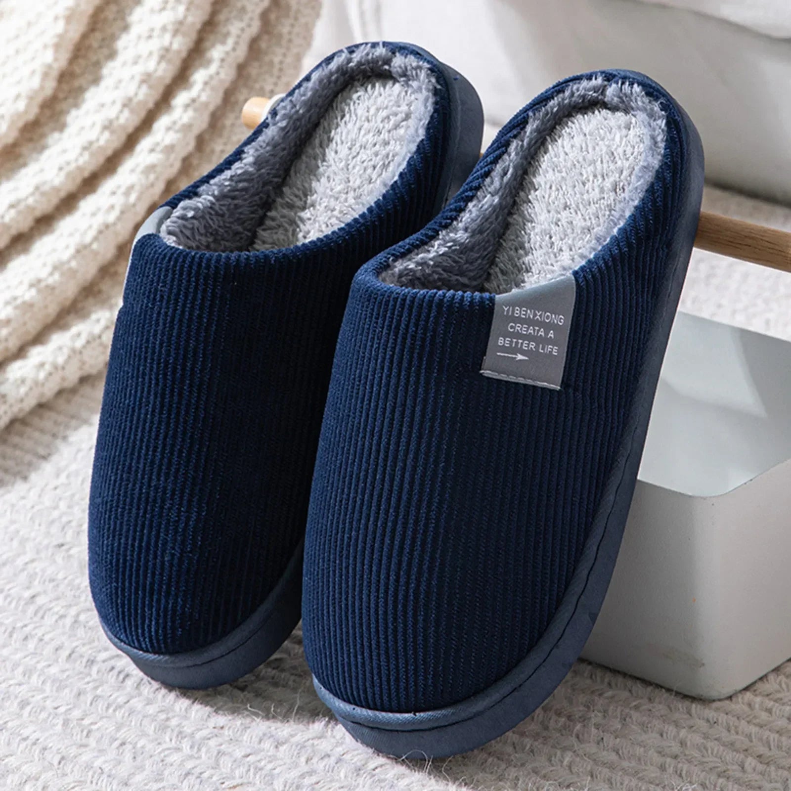 Nuevas pantuflas unisex informales de felpa gruesa con suela suave para estar en casa, pantuflas térmicas antideslizantes, planas para invierno.