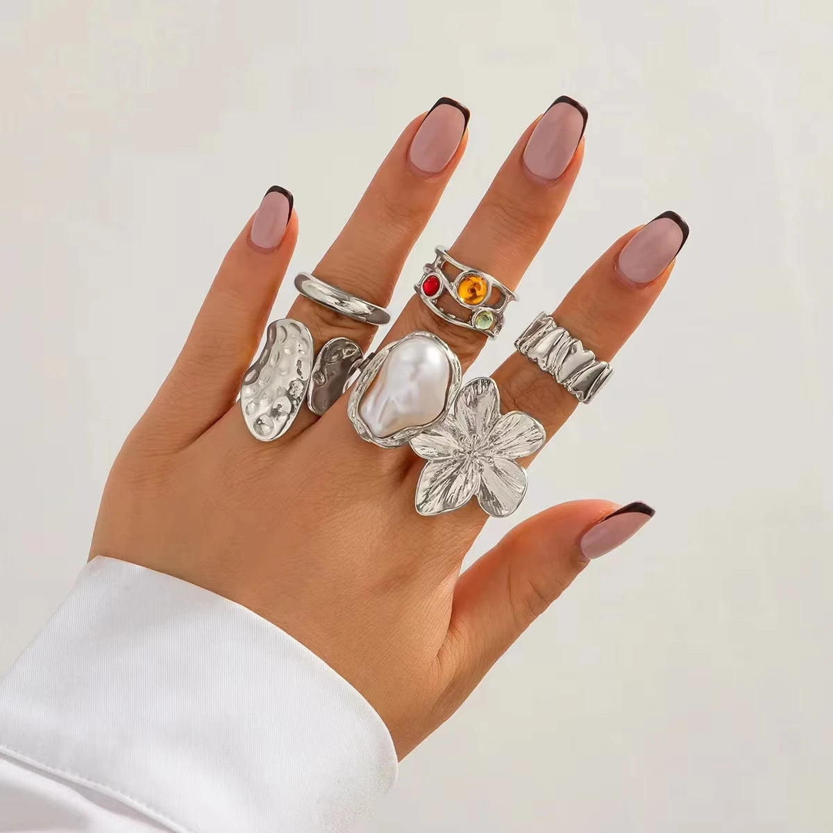 Nuevo anillo abierto irregular de metal con forma de flor para mujer, elegante anillo de imitación de perlas, accesorios de joyería