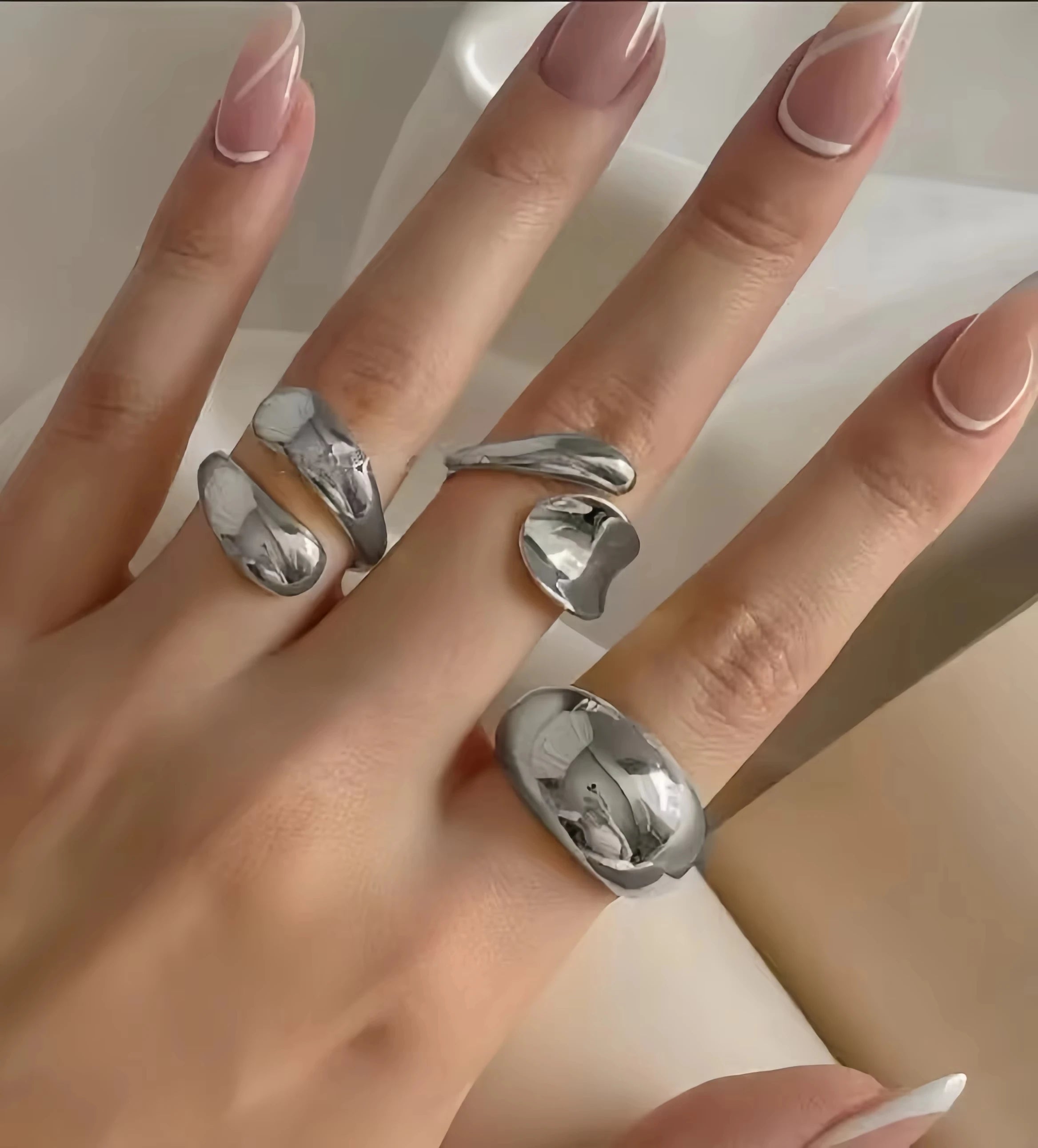 Nuevo anillo abierto irregular de metal con forma de flor para mujer, elegante anillo de imitación de perlas, accesorios de joyería